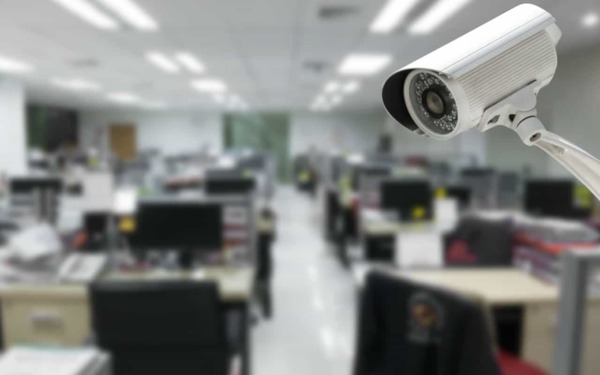 https://www.securitas.es/globalassets/images/2023/10/11/es-legal-instalar-camaras-en-centro-de-trabajo_web-186391c5b541914bd8958dec324d3e29f4594.jpg